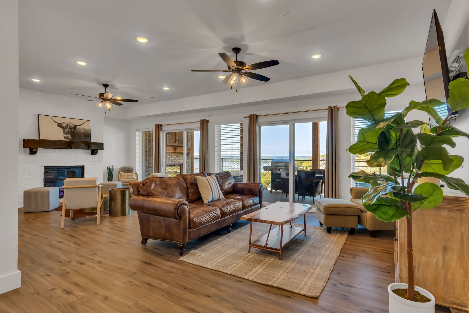 LIving room in one of our Branson vacation homes